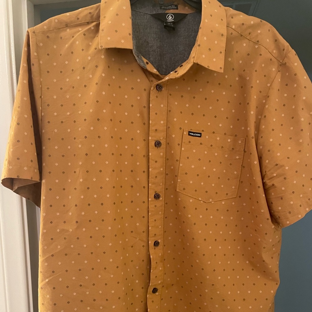 Volcom button down